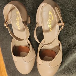 Capezio Tan Character/Ballroom Shoes 9W 2" heel